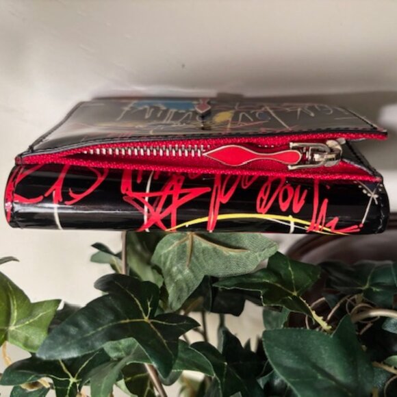 đź‘ Christian Louboutin Loubitag Graffiti Patent Mini Trifold Wallet-RARE! - Picture 4 of 10